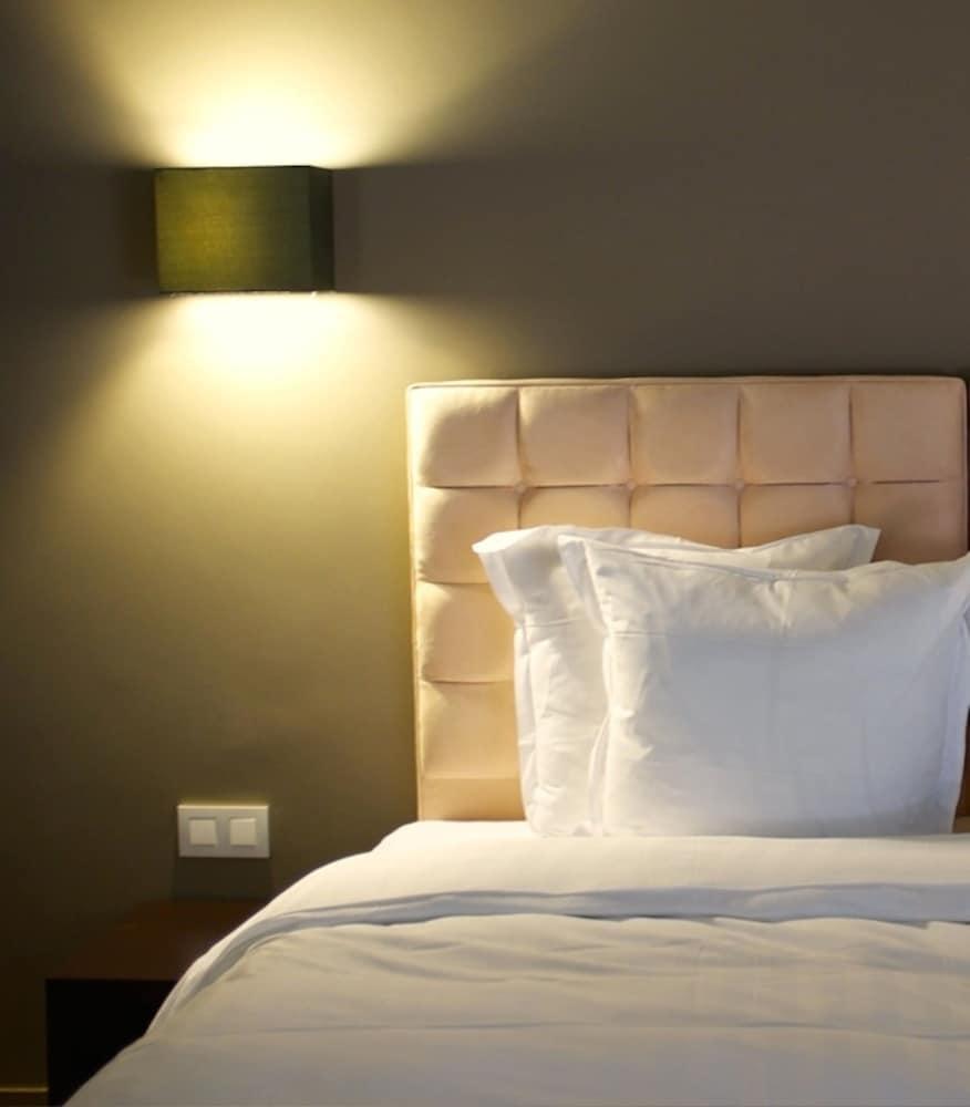 Hotel The Neufchatel Saint-Gilles Bagian luar foto