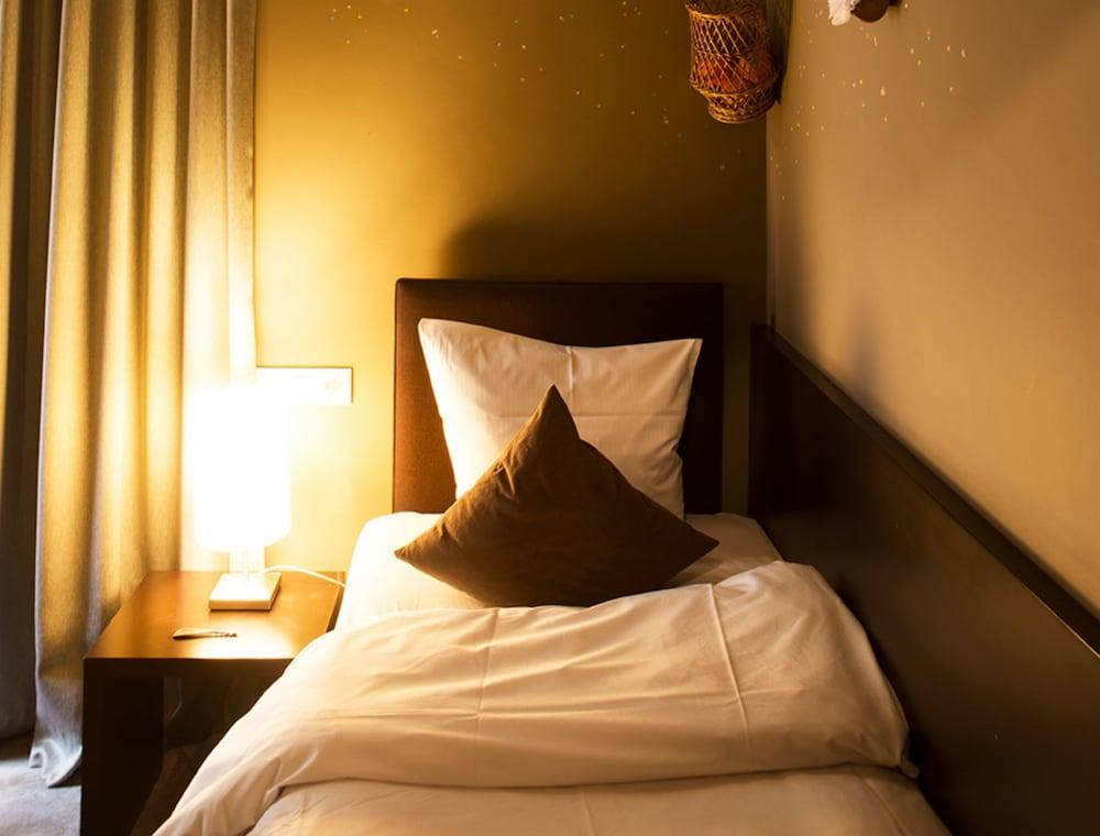 Hotel The Neufchatel Saint-Gilles Bagian luar foto
