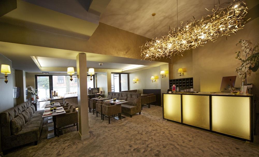 Hotel The Neufchatel Saint-Gilles Bagian luar foto