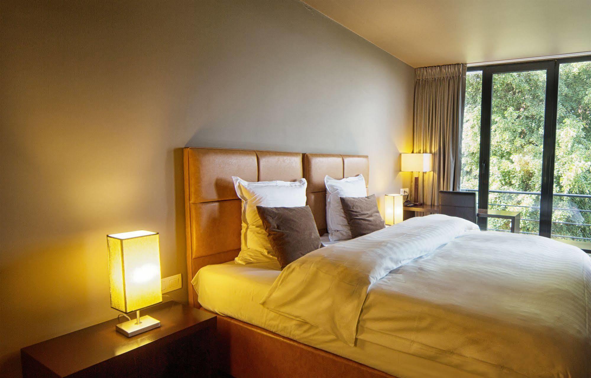 Hotel The Neufchatel Saint-Gilles Bagian luar foto