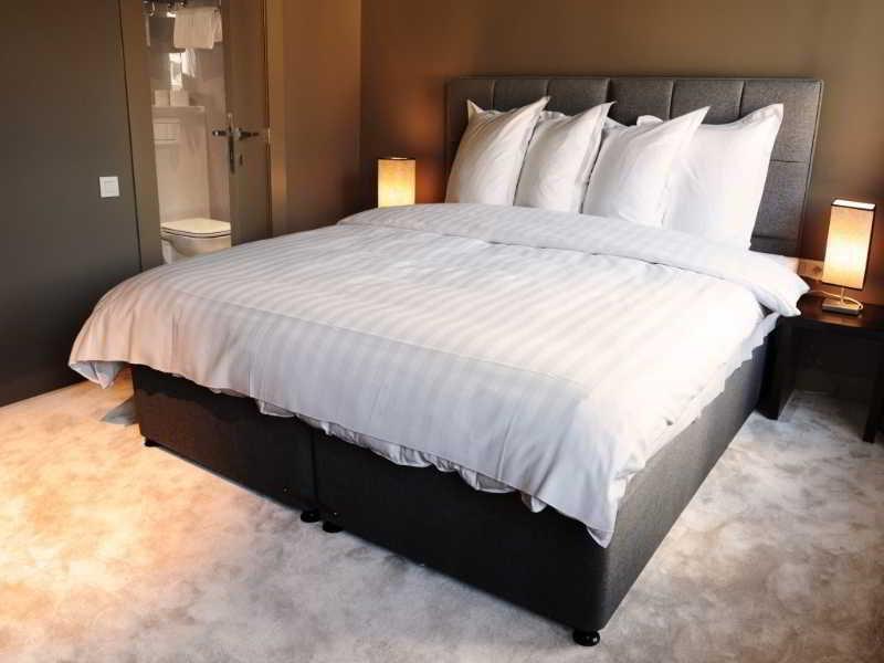 Hotel The Neufchatel Saint-Gilles Bagian luar foto