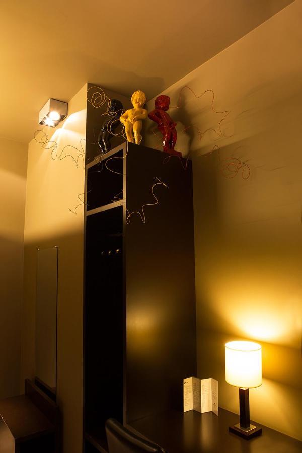 Hotel The Neufchatel Saint-Gilles Bagian luar foto