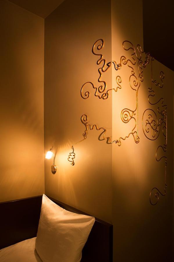 Hotel The Neufchatel Saint-Gilles Bagian luar foto